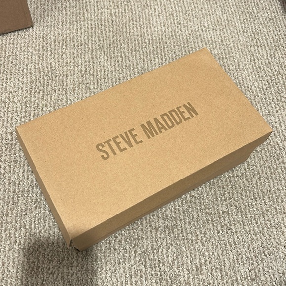 Steve Madden - Ashlynn Leather In Gold, size 9 - Picture 1 of 7